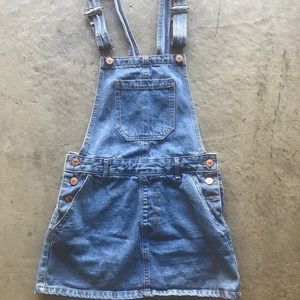 F21 overall denim dress ❄️